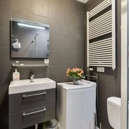 Holiday House Como & Tulips Otel *